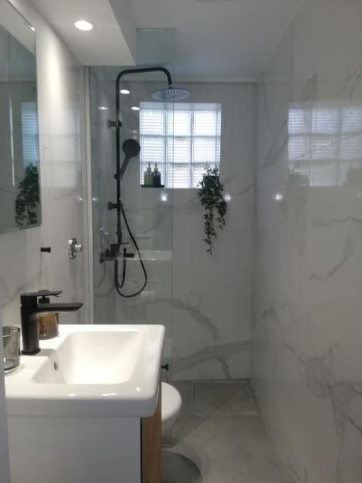 Brio Luxurious Urban Stay In Heraklio,Wifi,Αc イラクリオン エクステリア 写真
