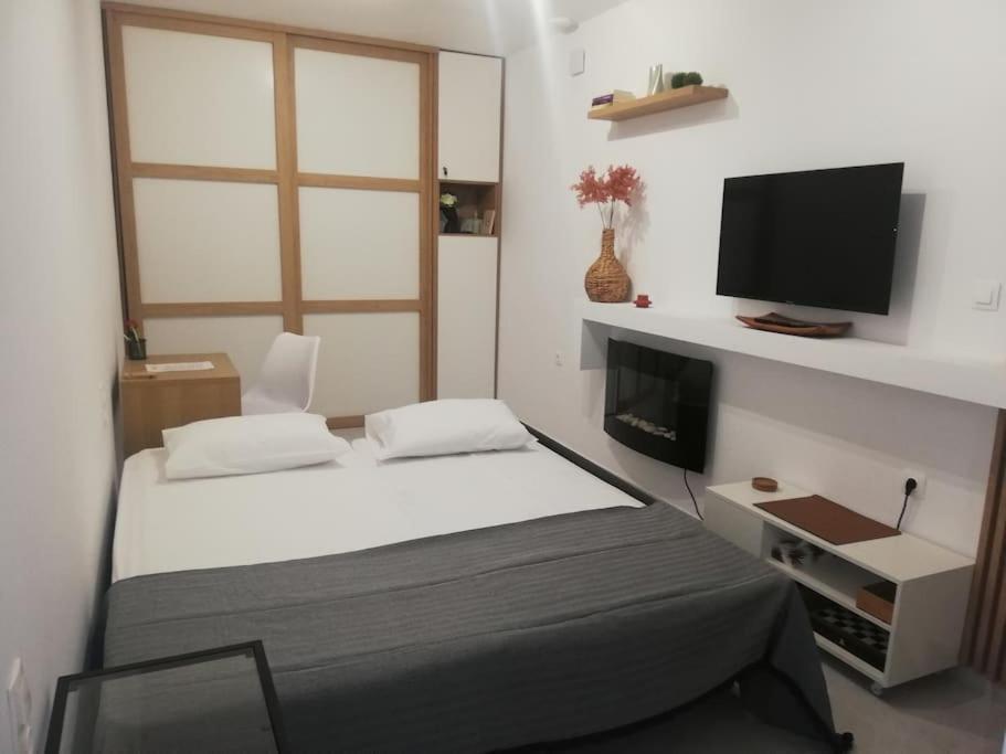 Brio Luxurious Urban Stay In Heraklio,Wifi,Αc イラクリオン エクステリア 写真